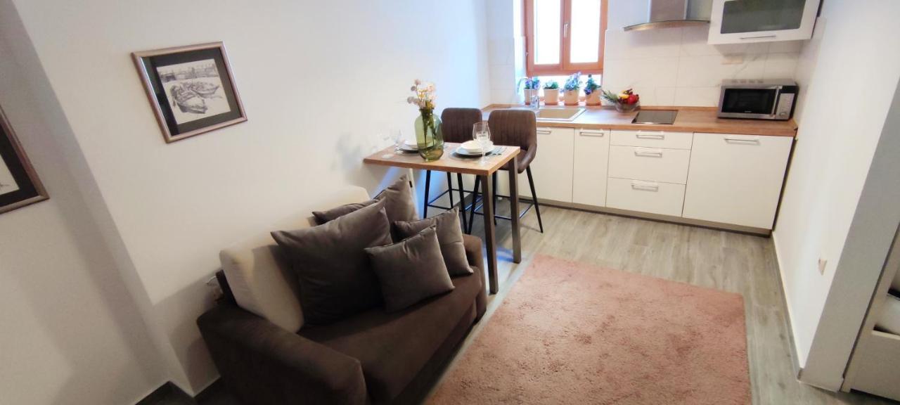 Center Apartment *